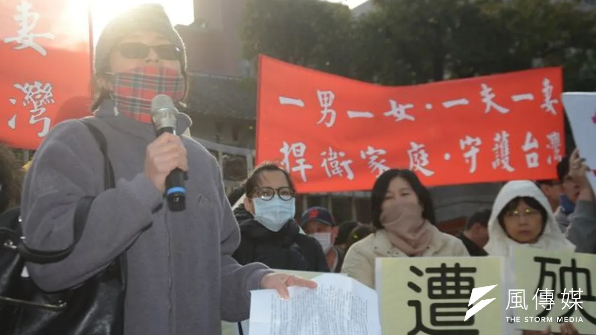 護家照反同婚媽媽小偉說,如果孩子是同志,她會陪伴他,但不能因此改變婚姻的定義。(宋小海攝)