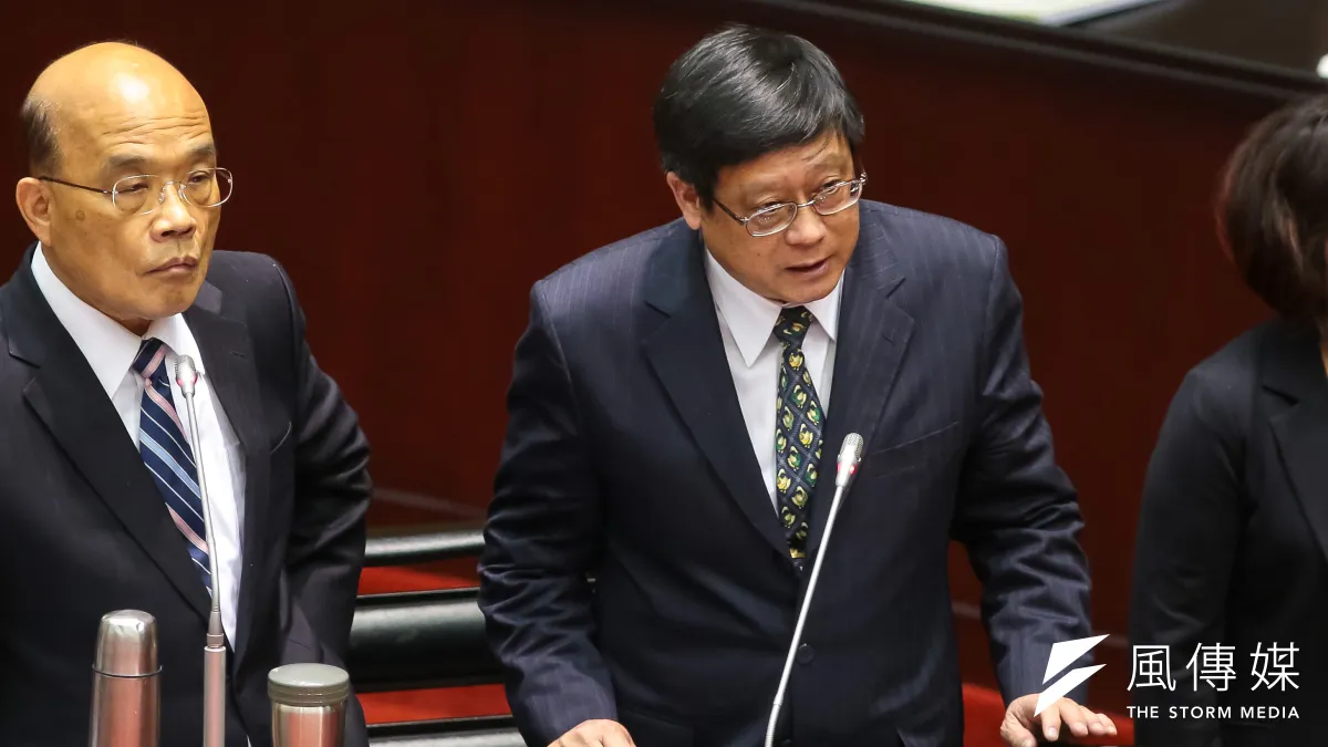 行政院長蘇貞昌(左)、環保署長張子敬(右)於立院備詢。(顏麟宇攝)