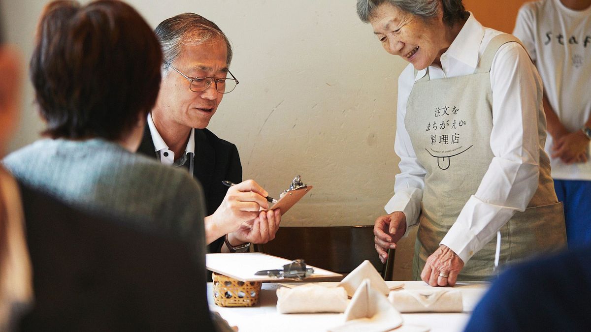 一家餐館的專業品質不該被服務至上的社會氛圍淹沒。(資料照,圖取自注文をまちがえる料理店@Facebook) 一家餐館的專業品質不該被服務至上的社會氛圍淹沒。(資料照,圖取自注文をまちがえる料理店@Facebook)