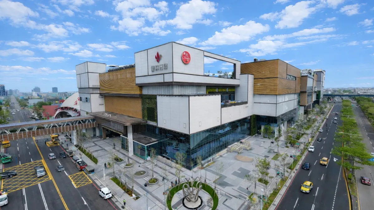 漢神洲際購物廣場座落於台中14期重劃區核心,基地規模達6.6萬坪,緊鄰洲際棒球場。(台中漢神洲際提供)