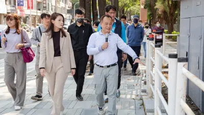 新竹市長高虹安5日前往西門國小視察通學步道工程。(圖/新竹市政府提供)