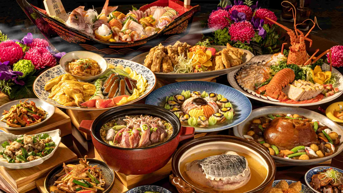 由台北晶華宴會廳與泉源閣共同推出的「菁英饗宴」謝師專案,餐點搭配以經典酒家菜為主軸的頂級桌宴,每桌10人、26,800元+10%起。圖:台北晶華提供