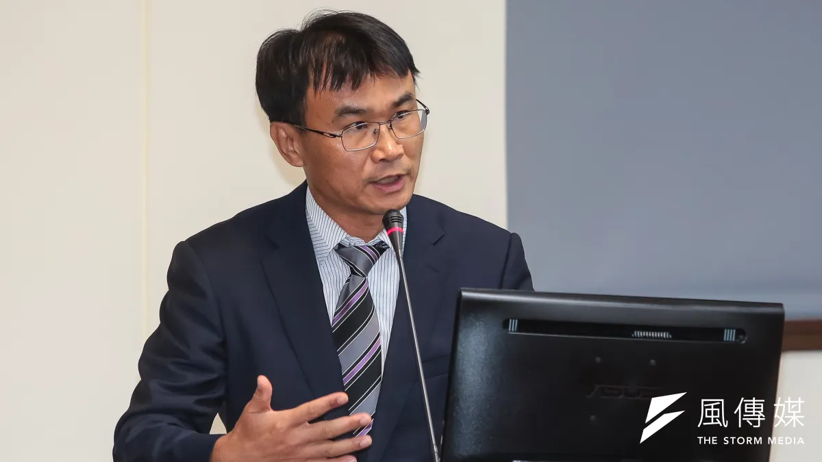 《工廠管理輔導法》修正草案遭環團多次質疑,農委會主委陳吉仲15日於立院經濟委員會備詢時強調,法案通過後,在農地興建的工廠,一律拆除,如果地方不拆,中央政府就直接斷水斷電。(資料照,顏麟宇攝)