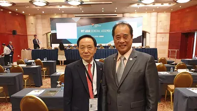 跆協理事長吳兩平(右)日前遭到跆協罷免。 (圖片取自吳兩平跆拳道之友)