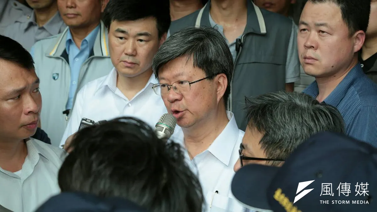 教育部長吳思華下午到教育部與學生溝通。(余志偉攝)