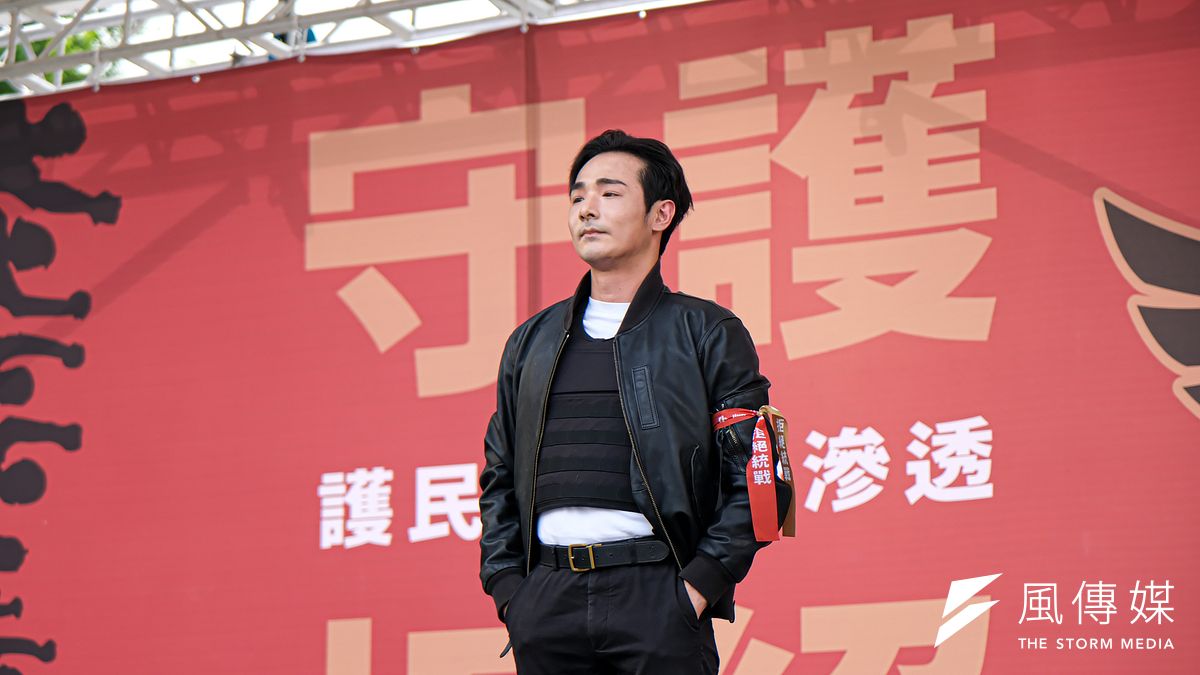 八炯3月說要仿效納粹,清除「猶太人」,賴總統6月說出排除「雜質」,遙相呼應。圖為網紅八炯於「拒絕統戰,守護台灣」大會。(劉偉宏攝) 八炯3月說要仿效納粹,清除「猶太人」,賴總統6月說出排除「雜質」,遙相呼應。圖為網紅八炯於「拒絕統戰,守護台灣」大會。(劉偉宏攝)