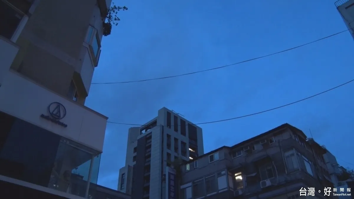 北市大安路纜線垂吊路中央 有線業者協助清整