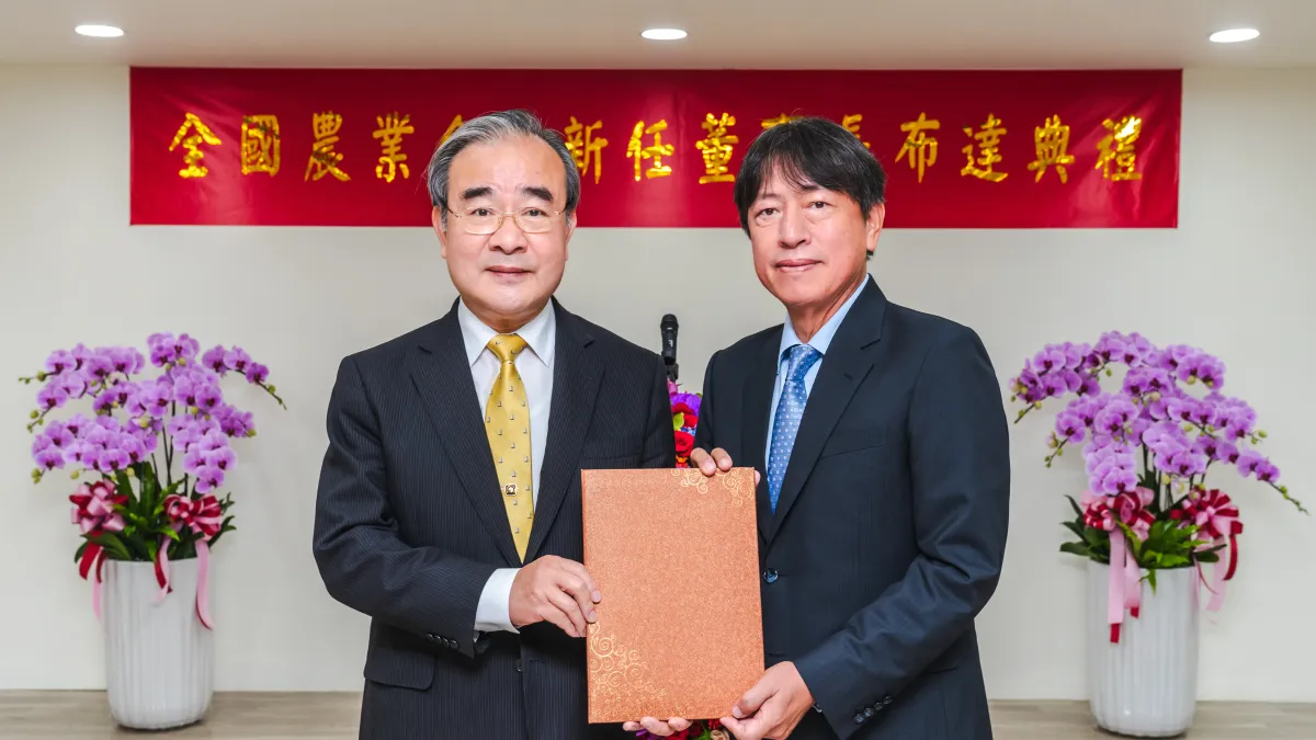 2024年9月25日出任全國農業金庫董事長的簡展穎(右),傳出已向長官請辭。(資料照,全國農業金庫提供)
