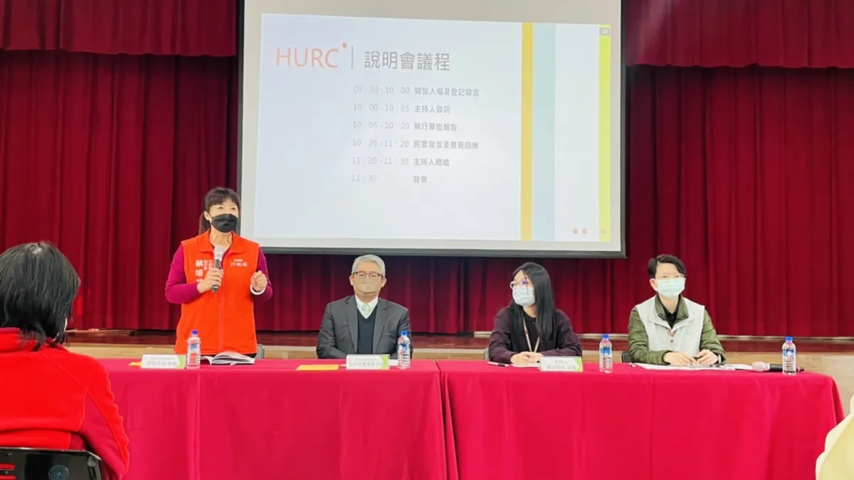 行政院中部聯合服務中心執行長蔡培慧與內政部政務次長花敬群16日至埔里公所召開說明會。(圖/行政院中部聯合服務中心)