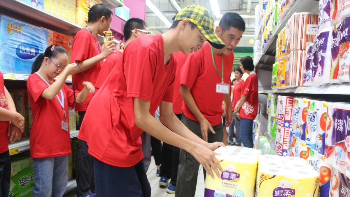 顧客變身超級補貨員 心智障礙者職場初體驗 顧客變身超級補貨員 心智障礙者職場初體驗