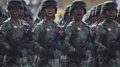 美國國防部近日向國會提交《2025 中國軍事與安全發展報告》指出,中國的核武擴張、網路作戰與太空能力,已具備在危機或衝突中,直接影響美國社會運作與軍事調度的能力。(美聯社)