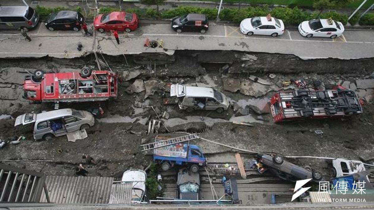 高雄市石化氣爆災害應變中心成立後,立即召集中油、中石化、華運、李長榮以及欣高瓦斯等,在受災區域有管線設施的單位進駐災害應變中心。(取自網路) 高雄市石化氣爆災害應變中心成立後,立即召集中油、中石化、華運、李長榮以及欣高瓦斯等,在受災區域有管線設施的單位進駐災害應變中心。(取自網路)