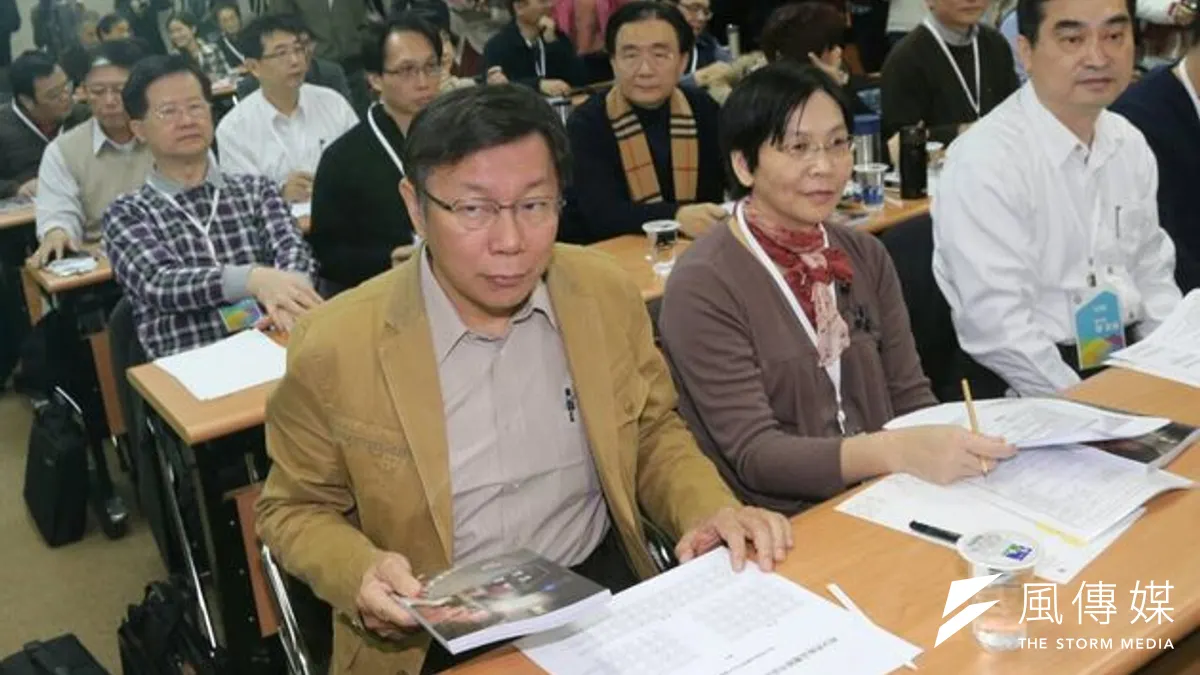 台北市長當選人柯文哲就任先召開首長共識營,首長修下清廉公約,要學會不被媒體激怒。(吳逸驊攝) 台北市長當選人柯文哲就任先召開首長共識營,首長修下清廉公約,要學會不被媒體激怒。(吳逸驊攝)