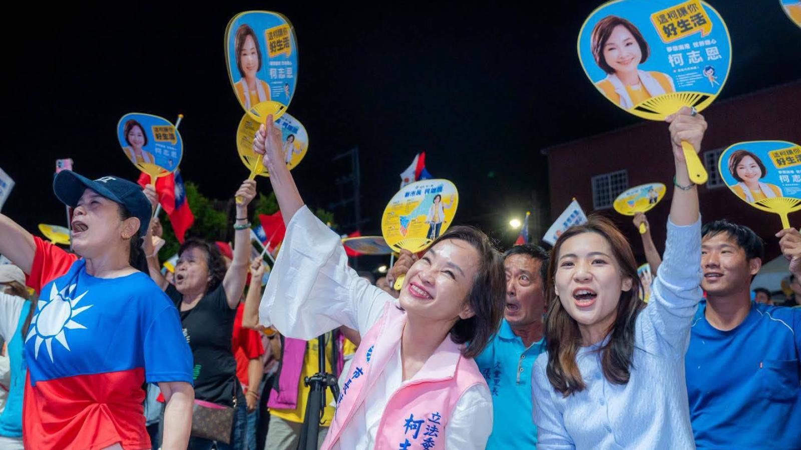 柯志恩仁武廟口開講吸700人力挺!徐巧芯南下助陣催票 喊話翻轉高雄