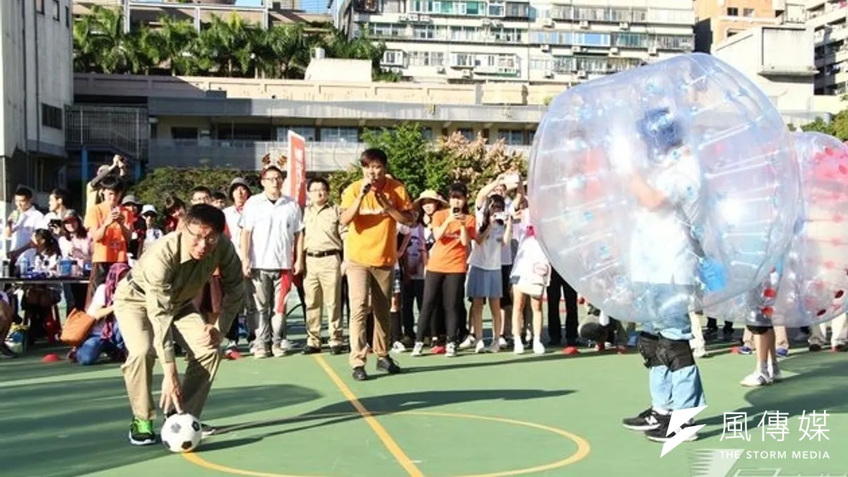 無黨籍台北市長候選人柯文哲對於對手連勝文在造勢大會上落淚表示,執政黨還打悲情牌,很怪。(資料照/葉信菉攝)