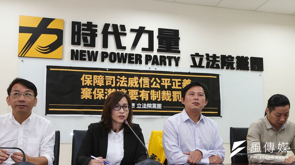 20181016-時代力量立委徐永明、高潞‧以用、黃國昌、林昶左16日於黨團大會後召開記者會說明。(顏麟宇攝) 20181016-時代力量立委徐永明、高潞‧以用、黃國昌、林昶左16日於黨團大會後召開記者會說明。(顏麟宇攝)