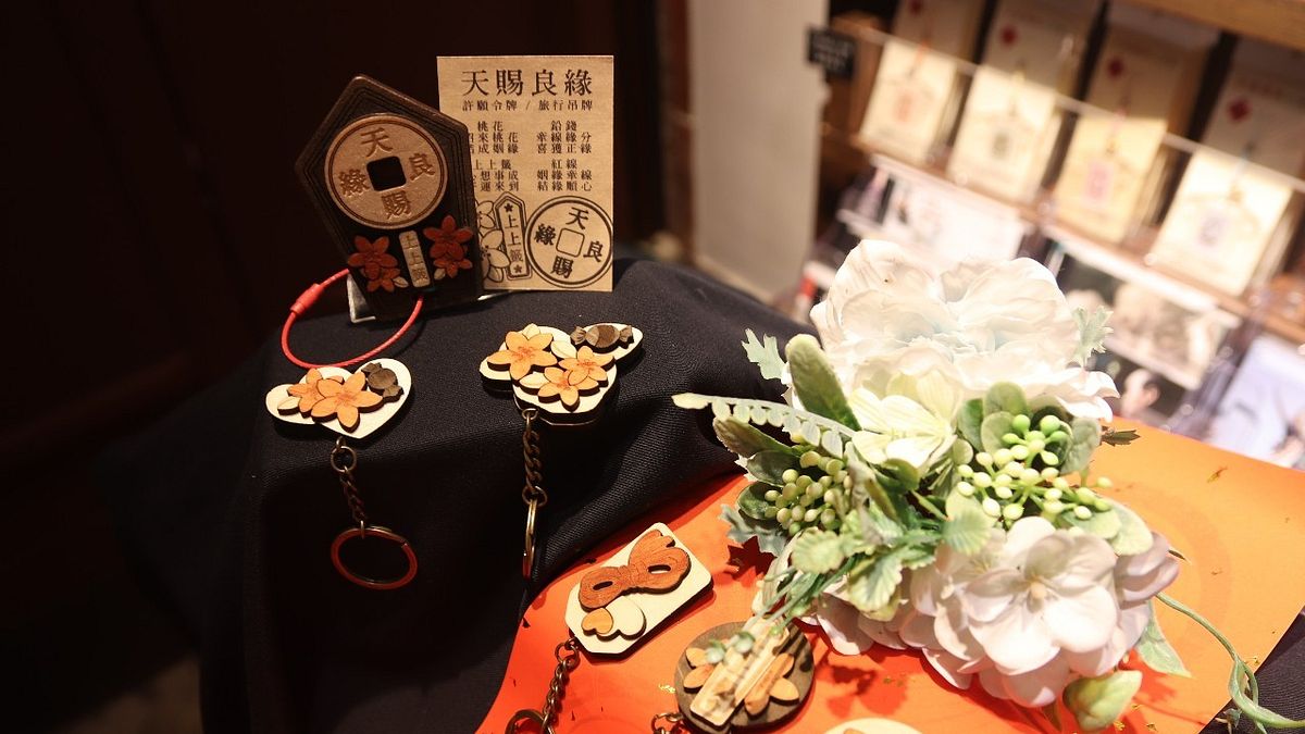 在林本源園邸文創商店消費滿200元,即可有機會抽七夕特色文化創意禮品。(圖/新北市政府文化局) 在林本源園邸文創商店消費滿200元,即可有機會抽七夕特色文化創意禮品。(圖/新北市政府文化局)