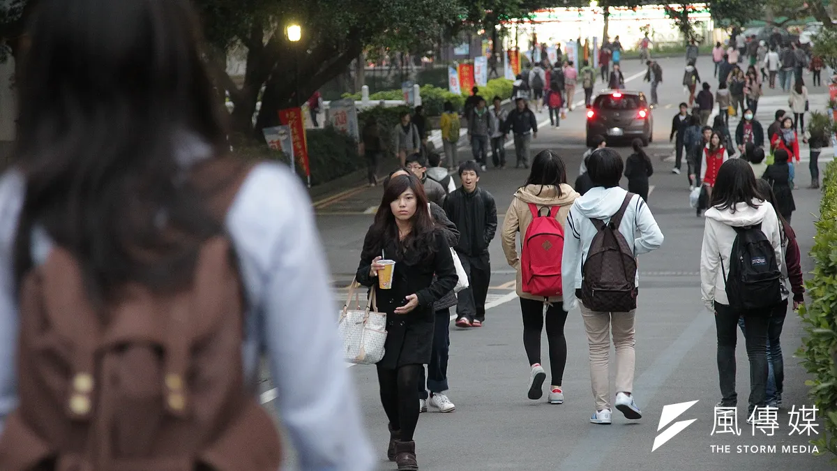 作者點出大學選課的退選的機制,能讓學生避免留下被當或成績太差的紀錄,圖為示意。(資料照,林旻萱攝) 作者點出大學選課的退選的機制,能讓學生避免留下被當或成績太差的紀錄,圖為示意。(資料照,林旻萱攝)