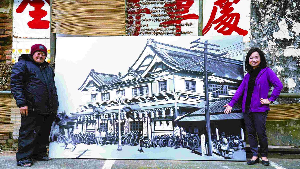 顏振發師傅手繪「宮古座」(今延平商業大樓),是日治時期的臺南四大戲院之一。(圖/遠流提供) 顏振發師傅手繪「宮古座」(今延平商業大樓),是日治時期的臺南四大戲院之一。(圖/遠流提供)