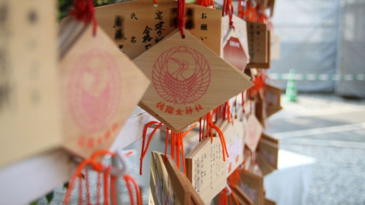 日本神社都有提供許願的繪馬匾,你有寫過嗎? 日本神社都有提供許願的繪馬匾,你有寫過嗎?