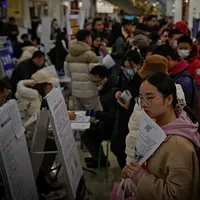 中国の青年失業率が高く、中国の若者たちは仕事探しで熾烈な競争を強いられている。(写真/AP通信提供) 中国の青年失業率が高く、中国の若者たちは仕事探しで熾烈な競争を強いられている。(写真/AP通信提供)