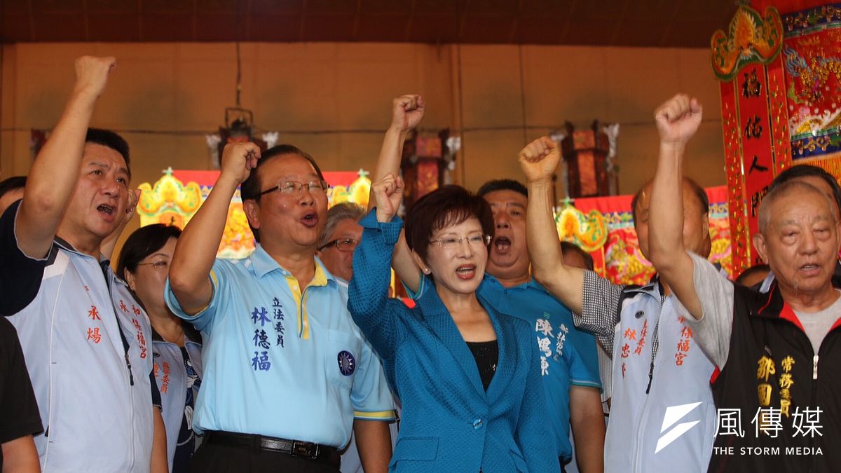 國民黨總統參選人洪秀柱27日表示,建議立法院先對《中小企業發展條例》、《就業保險法》、《證交法》及《所得稅法》等4項法案修法。(林韶安攝) 國民黨總統參選人洪秀柱27日表示,建議立法院先對《中小企業發展條例》、《就業保險法》、《證交法》及《所得稅法》等4項法案修法。(林韶安攝)