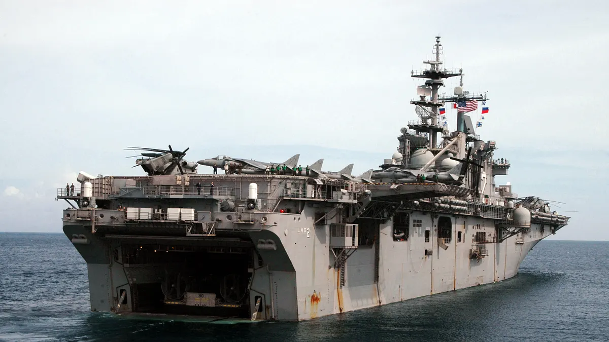 アメリカ海軍現役揚陸強襲艦「エセックス号」(USS Essex)。(写真/アメリカ軍DVIDSシステムより) アメリカ海軍現役揚陸強襲艦「エセックス号」(USS Essex)。(写真/アメリカ軍DVIDSシステムより)
