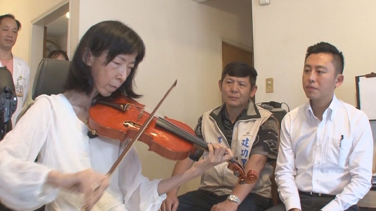 林智堅訪個案楊芳妃 宣布竹市將設置長照科 林智堅訪個案楊芳妃 宣布竹市將設置長照科