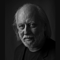 2025年ノーベル文学賞を受賞した新たな受賞者、ハンガリーの小説家クラスナホルカイ・ラースロー氏。(写真/ノーベル財団公式Xより) 2025年ノーベル文学賞を受賞した新たな受賞者、ハンガリーの小説家クラスナホルカイ・ラースロー氏。(写真/ノーベル財団公式Xより)