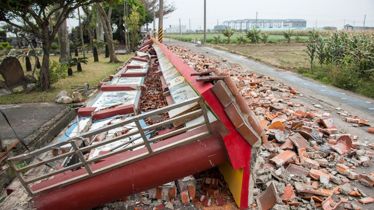 學甲部分圍牆被震塌 民眾驚恐以為鬼壓床 學甲部分圍牆被震塌 民眾驚恐以為鬼壓床