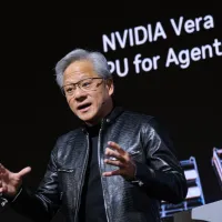 米エヌビディア(NVIDIA)創業者兼最高経営責任者(CEO)のジェンスン・フアン氏は2日、同社が「Vera」を投入するのは従来のCPU市場を狙うためではなく、焦点を「コア数」から「トークン生成能力」へ移行させるためだと述べた。(写真/劉偉宏撮影) 米エヌビディア(NVIDIA)創業者兼最高経営責任者(CEO)のジェンスン・フアン氏は2日、同社が「Vera」を投入するのは従来のCPU市場を狙うためではなく、焦点を「コア数」から「トークン生成能力」へ移行させるためだと述べた。(写真/劉偉宏撮影)