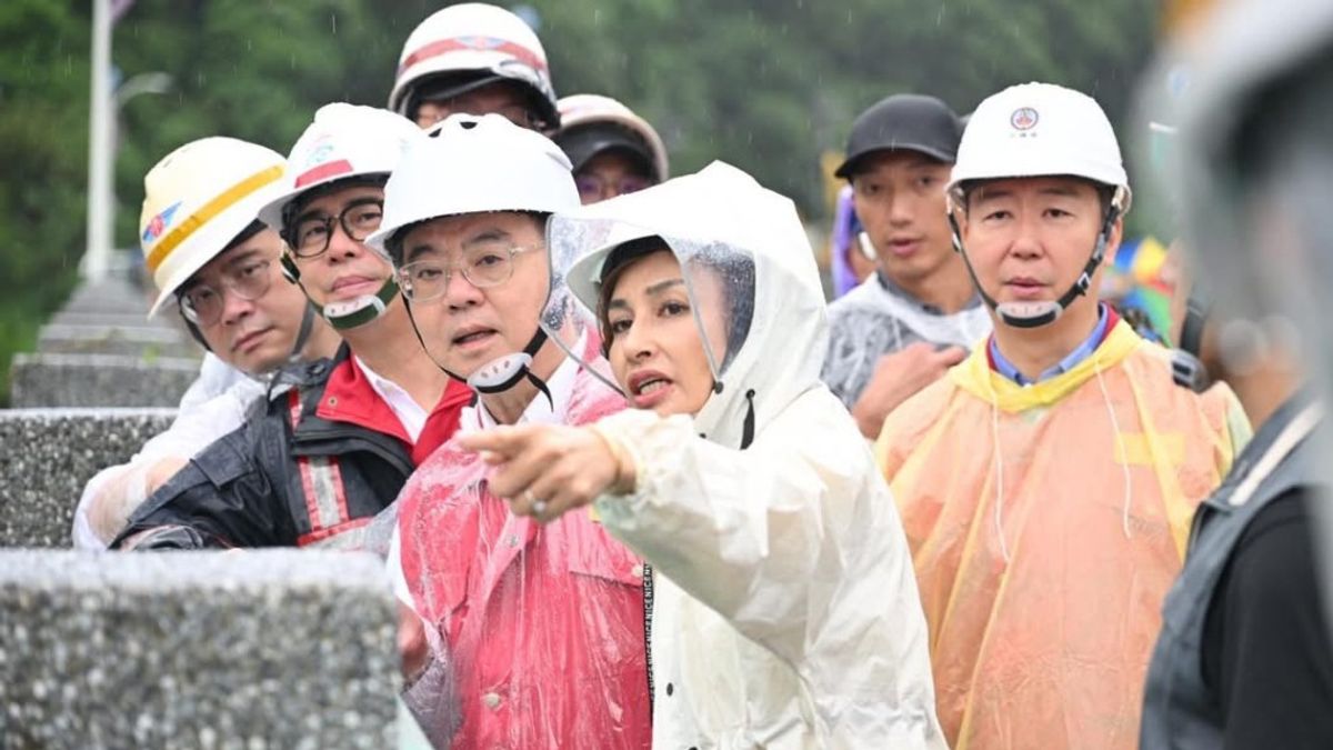 丹娜絲風災立委邱議瑩和團隊持續在災區奔走、協助救援,事實歷歷。(圖/翻攝邱議瑩臉書) 丹娜絲風災立委邱議瑩和團隊持續在災區奔走、協助救援,事實歷歷。(圖/翻攝邱議瑩臉書)