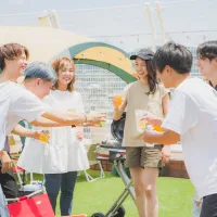 新宿駅直結の「新宿フラッグス」屋上に、NYブルックリンの世界観で手ぶらBBQが楽しめる新施設が4月24日より期間限定で登場。(写真/『URBAN EARTH BBQ 新宿Flags店』 PR事務局提供) 新宿駅直結の「新宿フラッグス」屋上に、NYブルックリンの世界観で手ぶらBBQが楽しめる新施設が4月24日より期間限定で登場。(写真/『URBAN EARTH BBQ 新宿Flags店』 PR事務局提供)