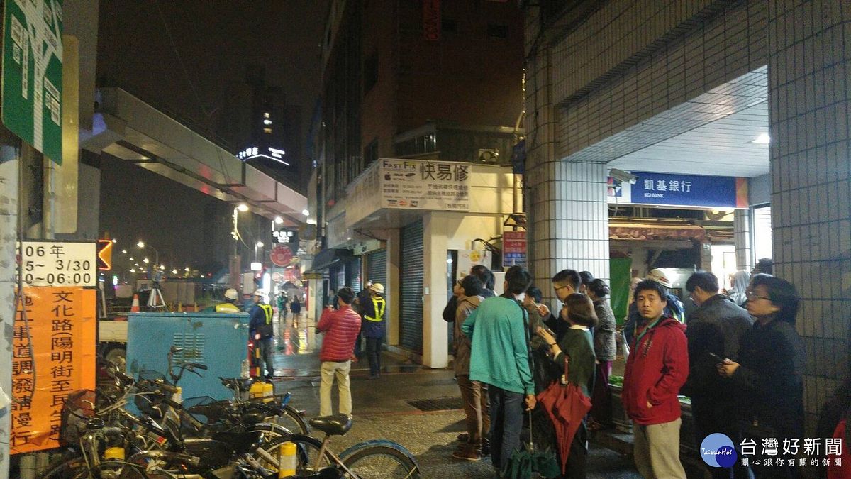 新北環狀線跨台64線鋼箱梁 直播中吊掛完成 新北環狀線跨台64線鋼箱梁 直播中吊掛完成