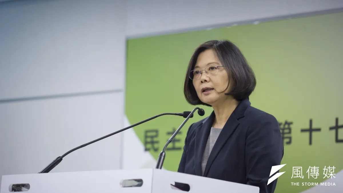 蔡英文20日以兼任民進黨主席身分,主持新一屆民進黨中常委、中執委、中評委及中評會主委宣示就職典禮。(民進黨中央提供)