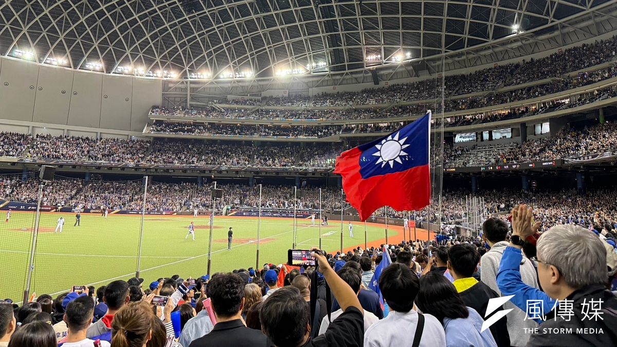 賴義鍠在台中市議會質詢盧秀燕時表示,台北大巨蛋因迎來世界12強棒球賽,以及周杰倫的巡迴演唱會,帶動北部的商機,因此詢問「想不想讓這顆蛋孵蛋成功?」圖為11月世界12強棒球賽B組預賽在臺北大巨蛋開打。(資料照,胡冠廷攝) 賴義鍠在台中市議會質詢盧秀燕時表示,台北大巨蛋因迎來世界12強棒球賽,以及周杰倫的巡迴演唱會,帶動北部的商機,因此詢問「想不想讓這顆蛋孵蛋成功?」圖為11月世界12強棒球賽B組預賽在臺北大巨蛋開打。(資料照,胡冠廷攝)