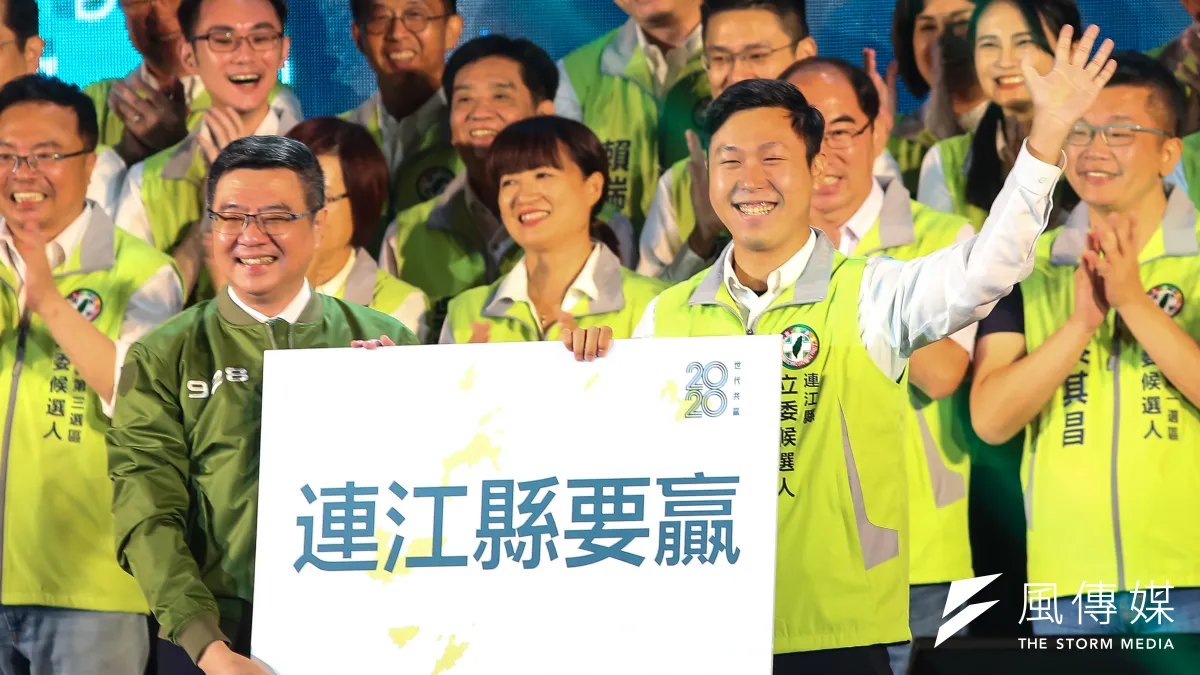 民進黨連江縣黨部主委李問(右一)向黨中央請戰,自願出征連江縣長選戰。(資料照,顏麟宇攝)