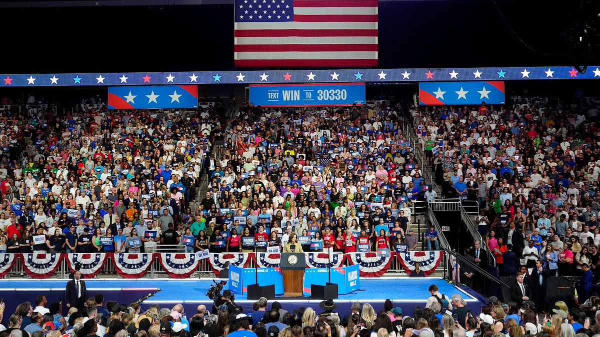 美國「民主黨全國代表大會」黨綱再度納入友台文字。圖為民主黨總統候選人賀錦麗在內華達大學進行造勢。(資料照,美聯社) 美國「民主黨全國代表大會」黨綱再度納入友台文字。圖為民主黨總統候選人賀錦麗在內華達大學進行造勢。(資料照,美聯社)