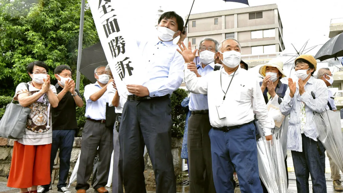 美國於二戰末期對日本投下原子彈迄今已近75年。日本廣島地方法院29日做出罕見判決,擴大認定核彈倖存者,納入更多放射性物質「黑雨」受害者。(美聯社)