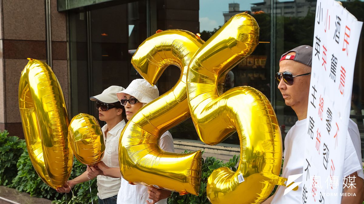 台灣酒駕防制社會關懷協會於民進黨部前召開「請民進黨簽署政黨防制酒駕共同宣言」記者會。(資料照∕顏麟宇攝) 台灣酒駕防制社會關懷協會於民進黨部前召開「請民進黨簽署政黨防制酒駕共同宣言」記者會。(資料照∕顏麟宇攝)