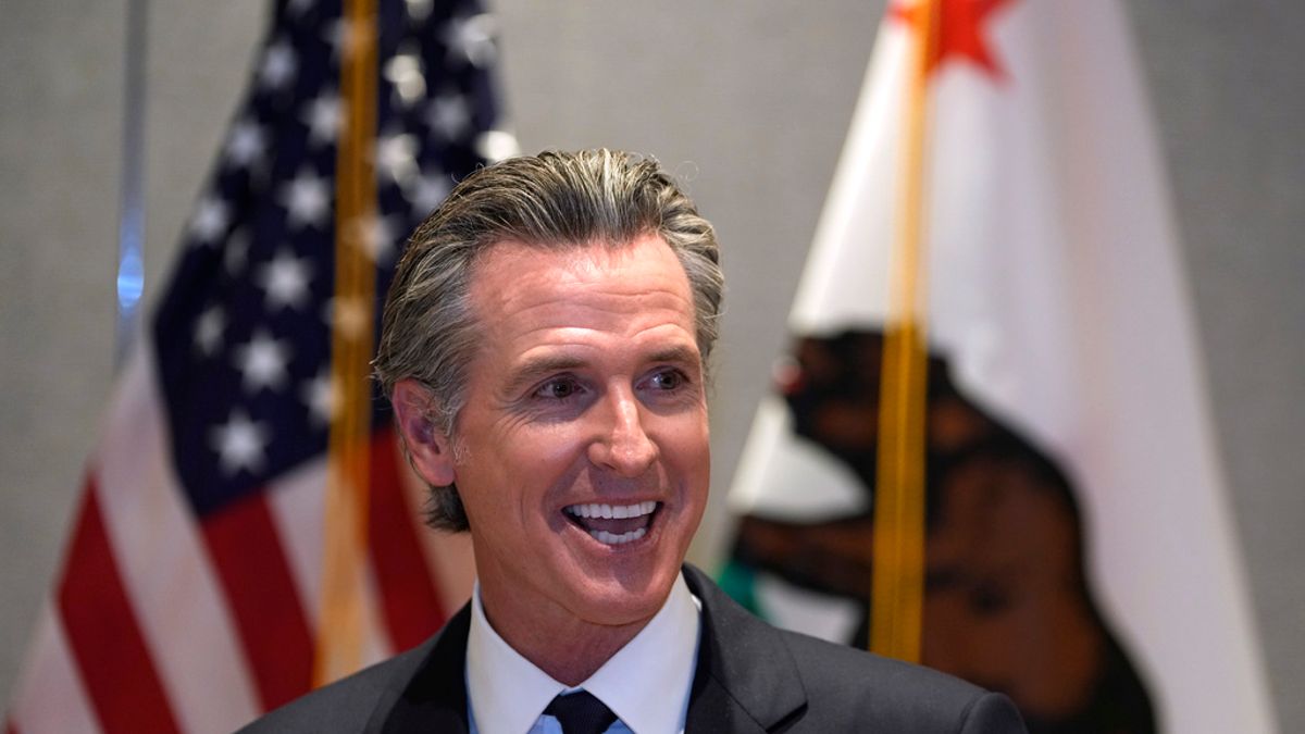 阻礙取締非法移民?加州立法禁止聯邦探員執法時戴面罩