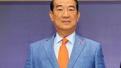 親民黨總統候選人宋楚瑜表示,若當選總統,將願意和總統馬英九一起共商國事,並修改《憲法》及相關法令,把總統任期縮短,讓下屆總統在3月1日或3月20日就任。(中選會提供)