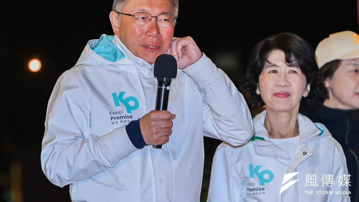 台灣民眾黨總統候選人柯文哲(左)表示,若不是大家的支持,這麼少的資源很難撐到現在,並強調這次選舉是新政治和舊勢力的對決。(陳昱凱攝)