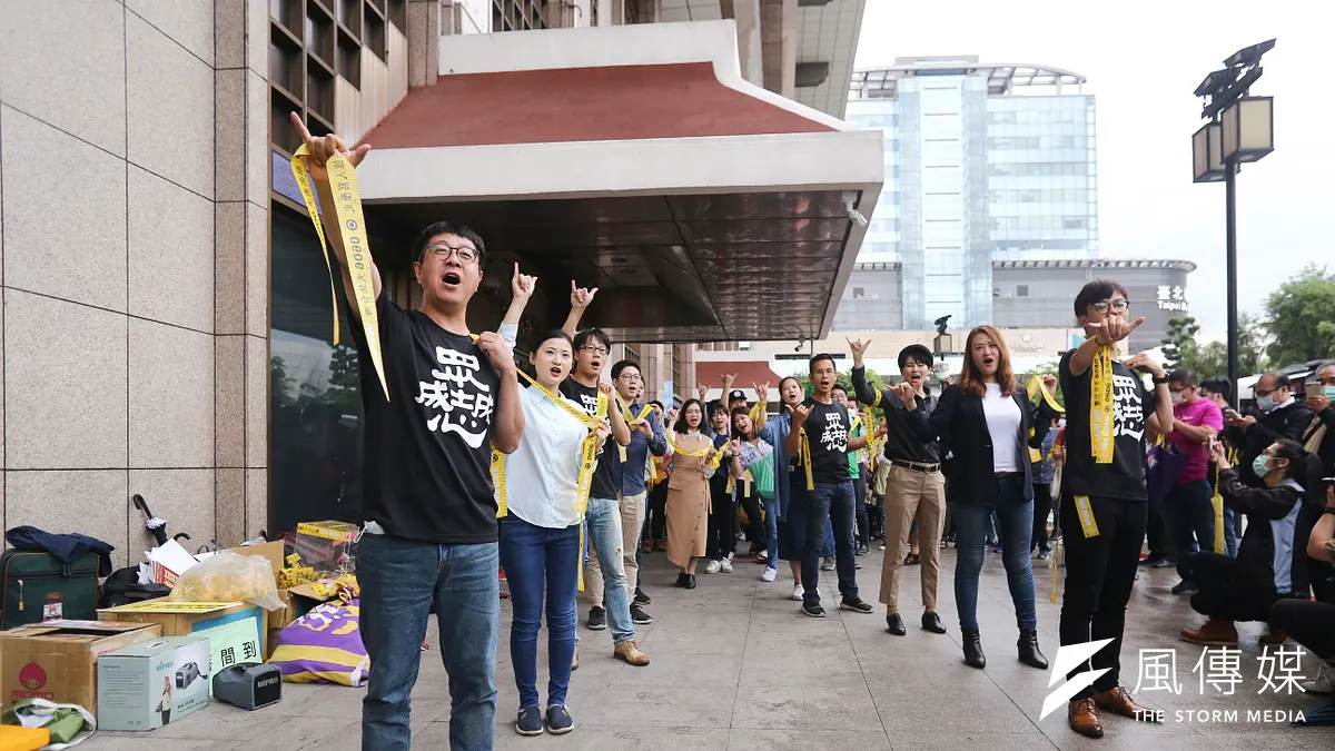 罷韓團體近日表示,申請開票之夜一事目前仍卡在市府審核階段,擔心是高雄市政府刻意刁難;不過高市府對此駁斥,相關警局根本尚未收到申請文件。(資料照,陳品佑攝)