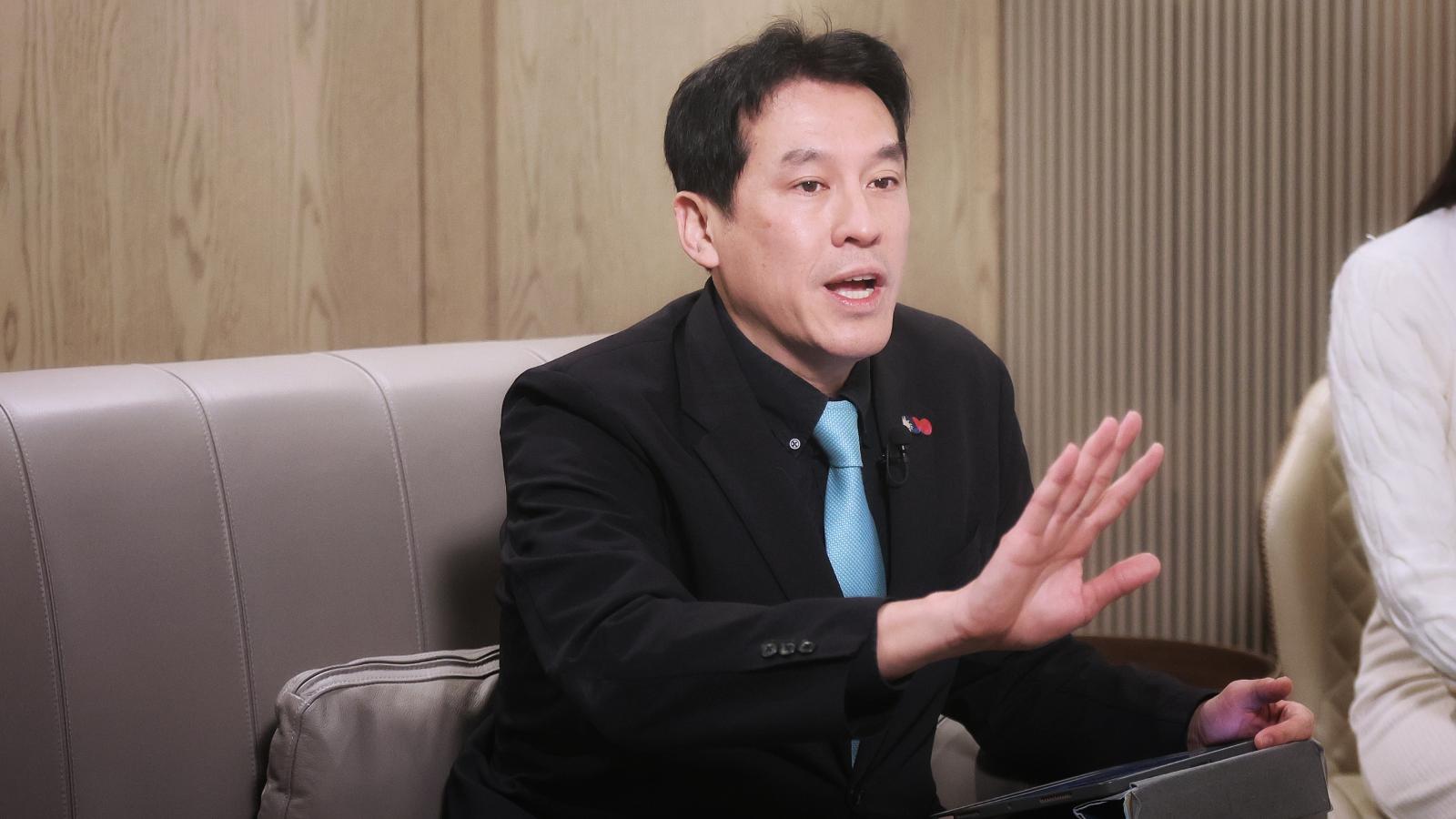 黃暐瀚不忍了!遭質疑「假中立」首正面表態:我是綠的,不屑與現在的藍為伍