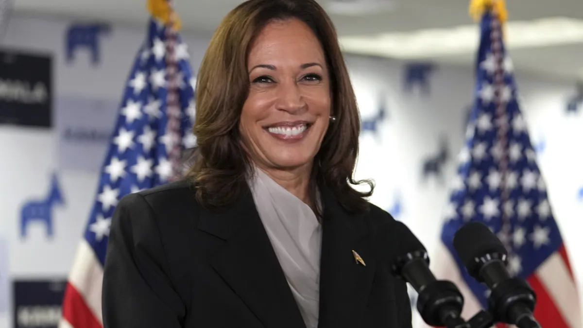 2024年7月22日。副總統賀錦麗(左,Kamala Harris)在德拉瓦州的競選總部。(美聯社)