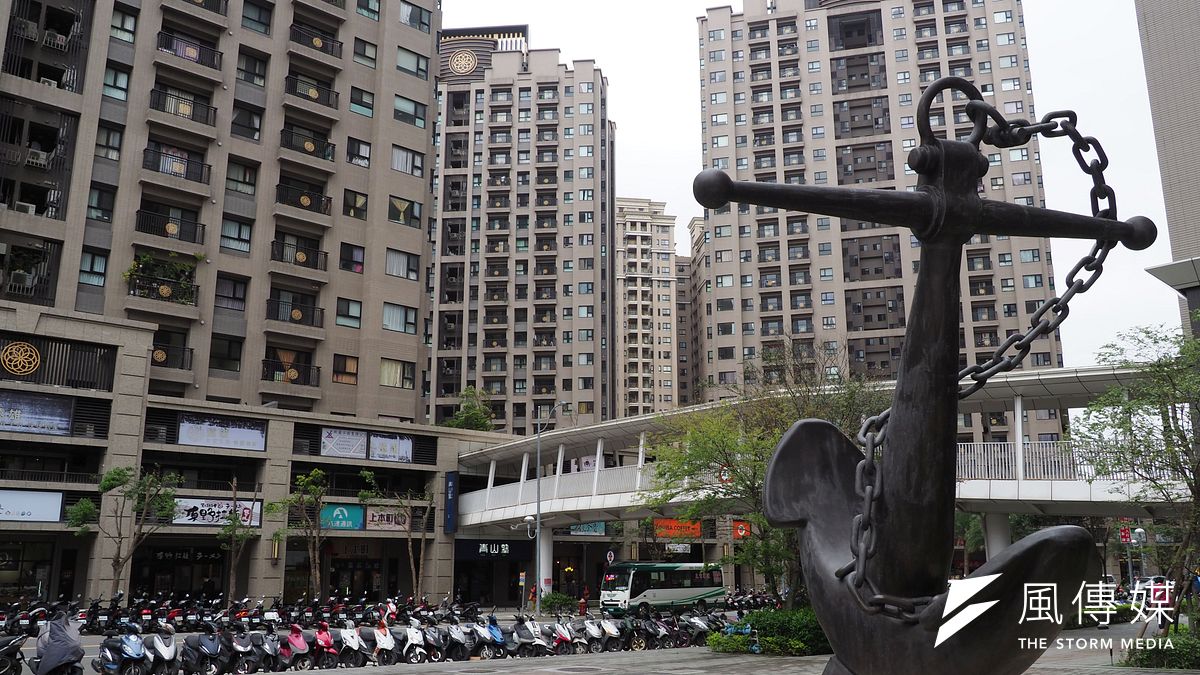 李同榮指出,房價上漲究其因果關係而論,土地不斷飆漲才是因,房價上漲只是果。(柯承惠攝) 李同榮指出,房價上漲究其因果關係而論,土地不斷飆漲才是因,房價上漲只是果。(柯承惠攝)