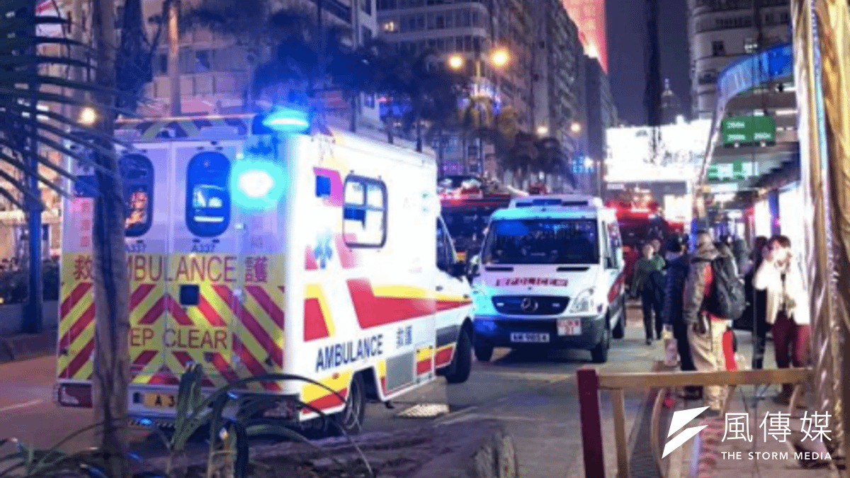 港鐵縱火案,18名傷者中,目前1男3女危殆(包括嫌犯與張女),2人情況嚴重,3人穩定,而剩下9人則已出院。(取自臉書社團「香港突發事故報料區」) 港鐵縱火案,18名傷者中,目前1男3女危殆(包括嫌犯與張女),2人情況嚴重,3人穩定,而剩下9人則已出院。(取自臉書社團「香港突發事故報料區」)