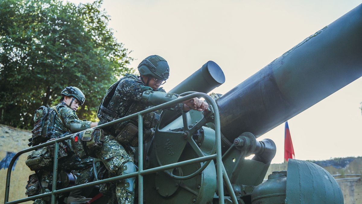 漢光40號演習推動多項變革,包括「去中心化指管」以及在共軍攻擊下的國軍戰力保存以及反空機降作戰演練。(資料照,國防部提供) 漢光40號演習推動多項變革,包括「去中心化指管」以及在共軍攻擊下的國軍戰力保存以及反空機降作戰演練。(資料照,國防部提供)