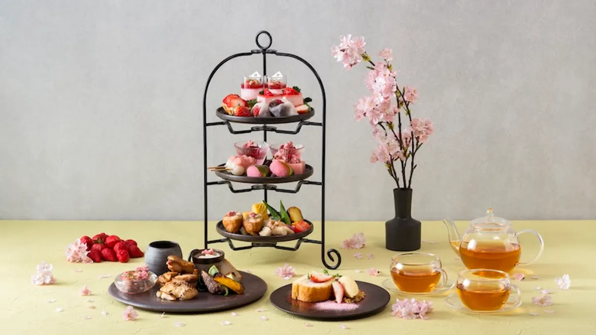 三井ガーデンホテル豊洲プレミアとミレニアム 三井ガーデンホテル 東京は、2026年3月1日から4月30日まで、春限定の「いちごと桜のスプリングアフタヌーンティー」を提供する。(写真/三井不動産ホテルマネジメントPR事務局提供)